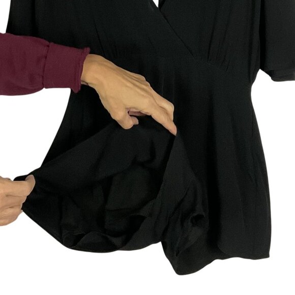 NWT Tobi Danielle Romper, Black, Medium, Lined Shorts, Open Back, Deep V-neck - Picture 4 of 16